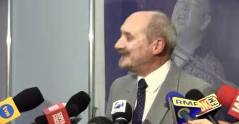 Embedded thumbnail for Oświadczenie Jarosława Kaczyńskiego i briefing Antoniego Macierewicza i Adama Hofmana